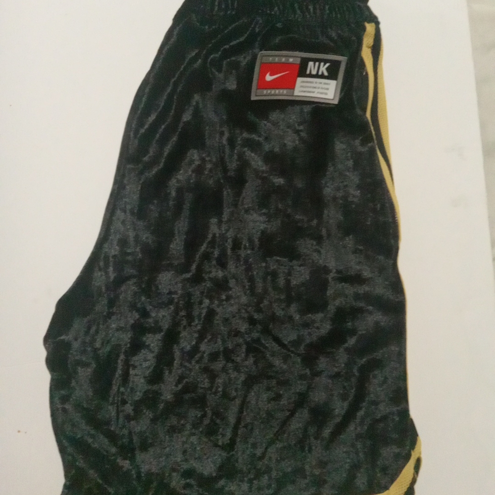 Nike Boys Velvet.Black Shorts Size L